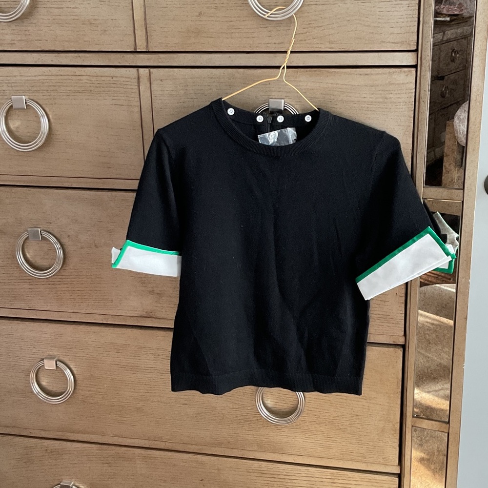 Alice + Olivia Black Tee with Green and White Accents; size M
